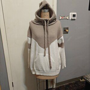 Woman's Tan & White Sweater with Collar, Hood and Front Hand Pockets. Size XL